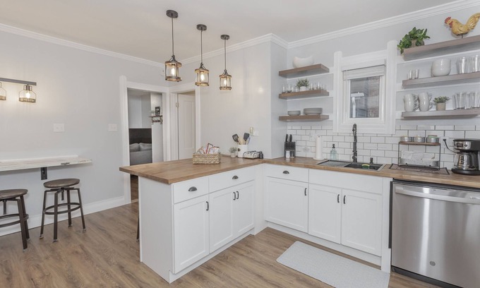 Little Italy Casa | Little Italy! Close to Cleveland Clinic, University Hospital & University Circle