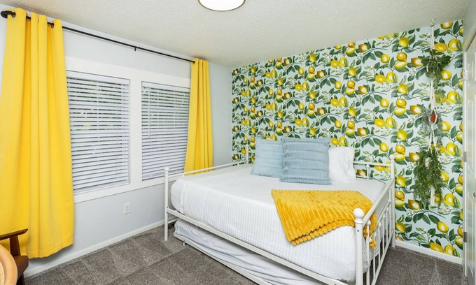 Des Moines Casa | Welcome to Taylors Version- A 2/1 DSM Swiftie Retreat w/Hidden Reading Nook!