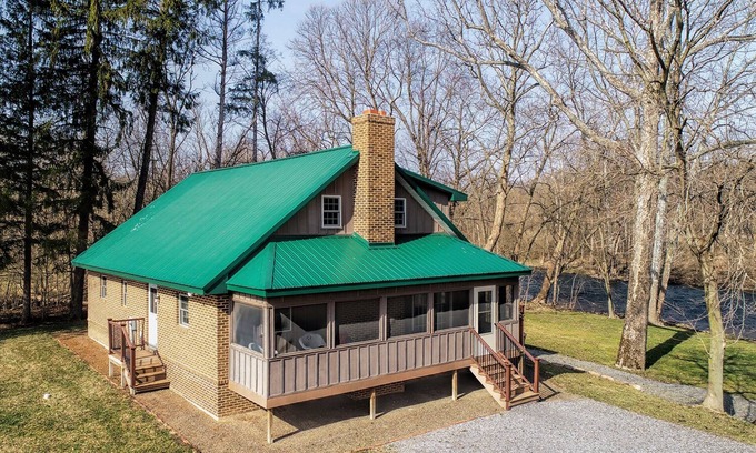 Alexandria Casa | Little Juniata River House - A Fly Fishing and Family Retreat
