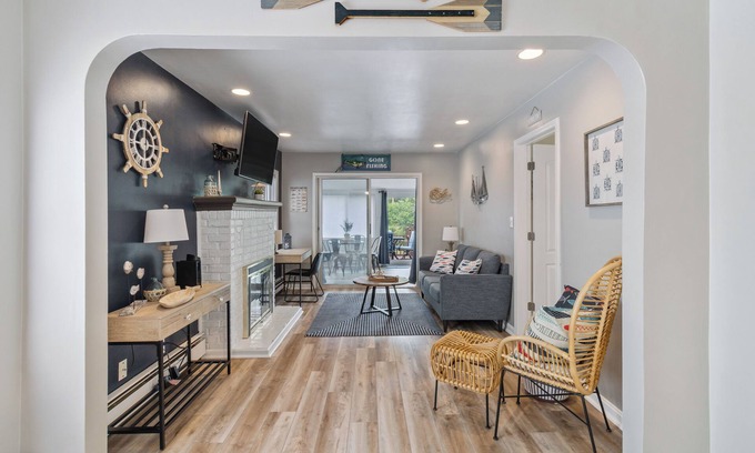 Portage Lakes Cabaña | Little Lakefront Getaway on PLX