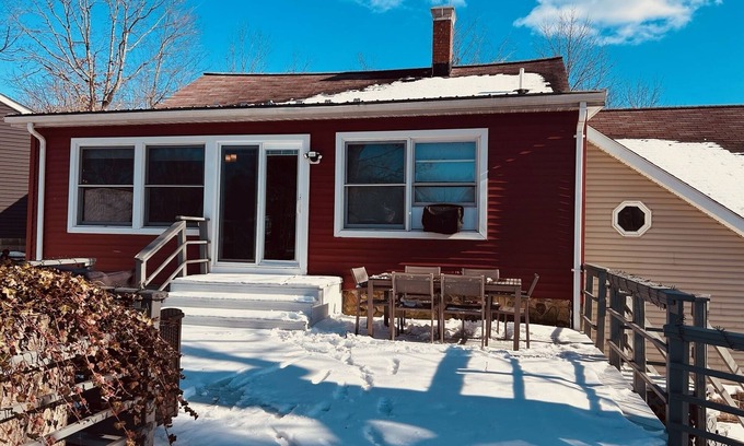 Burton Casa | Little Loch (2-Bedroom Home) by RedAwning