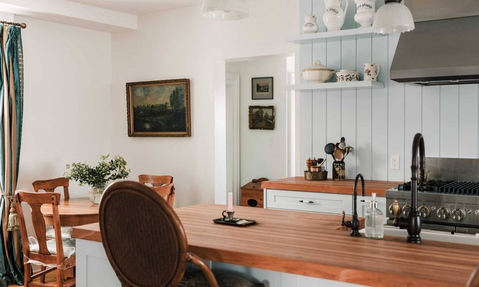 Ameliasburgh Casa | Little Louis - A Princely Take on a County Getaway