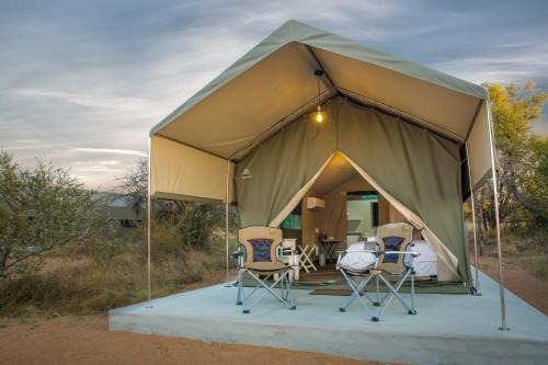 Hammanskraal Cama Y Desayuno | Little Mongena Tented Camp