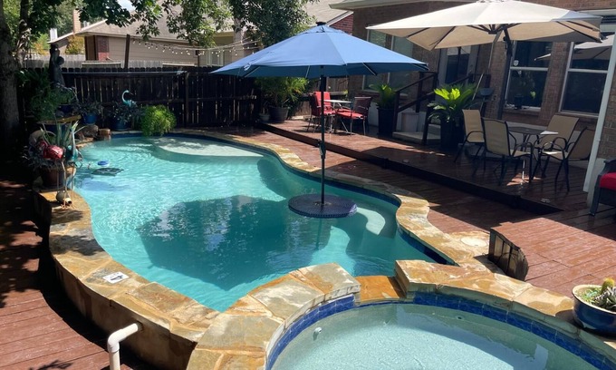 Midtown Casa | Little oasis in Uptown San Antonio pool & jacuzzi