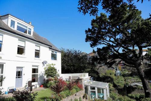 Stoke Fleming Casa | Little Oasis with Sea Views