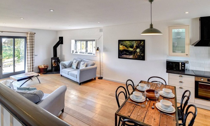 Woodbridge Casa | Little Owl and The Owl Box