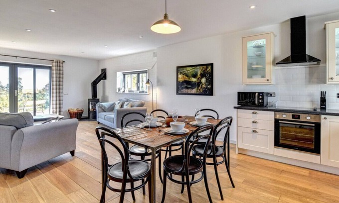 Woodbridge Casa | Little Owl, Oxley Dairy