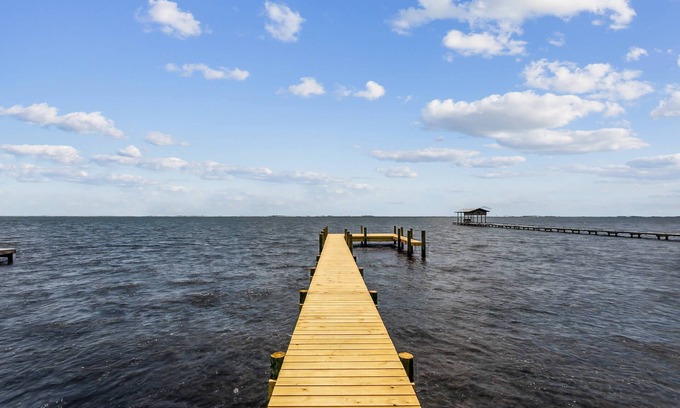 Gulf Breeze Casa | Little Palm - Luxurious Waterfront Hidden Gem - Breathtaking Views - New Dock