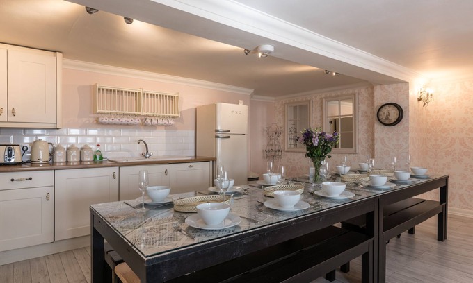 Brighton Casa | Little Paris Parking by Brighton Holiday Lets