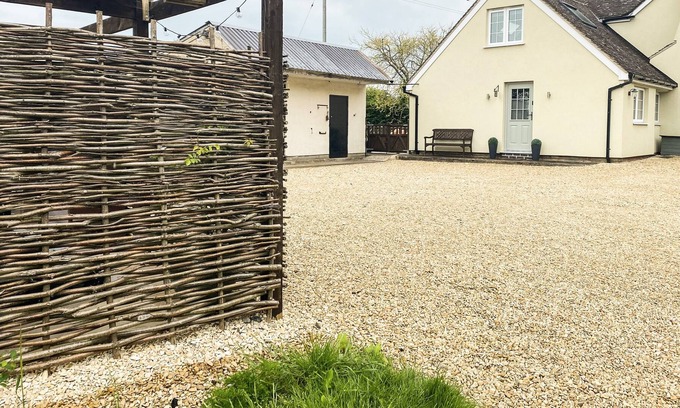 Coleford Cabaña | LITTLE PERRY AT PERRYWOOD END, family friendly in Wadborough