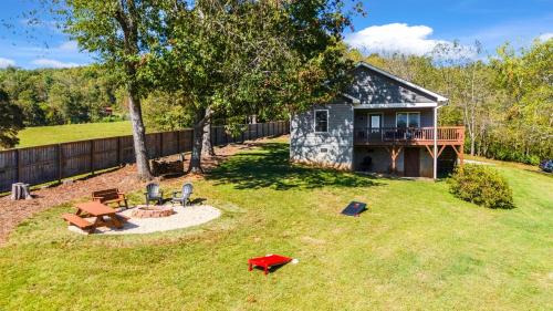 Fairview Casa | Little Pisgah Sunrise by AvantStay Mountain View