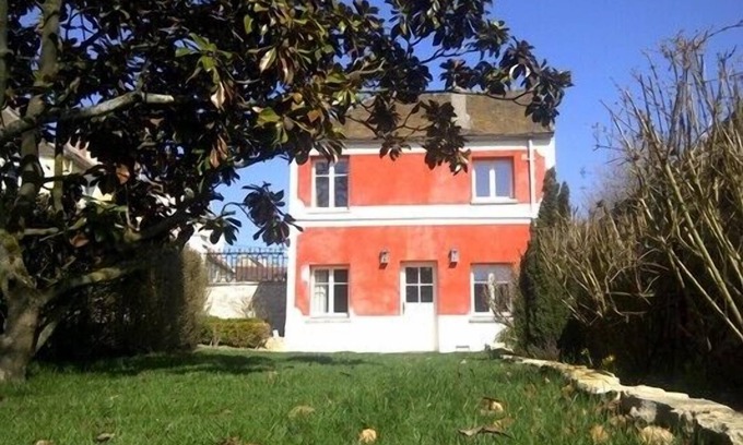 Saint-Nom-la-Breteche Casa | Little Red House, ideal para pareja, jardín privado, en grandes terrenos aislados