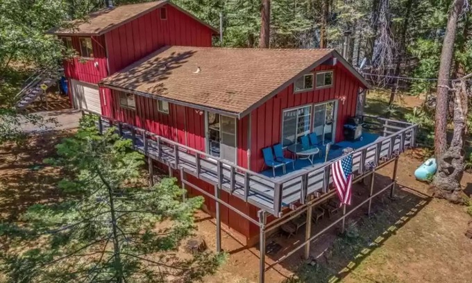 Arnold Cabina | Little Red Cabin in Arnold California