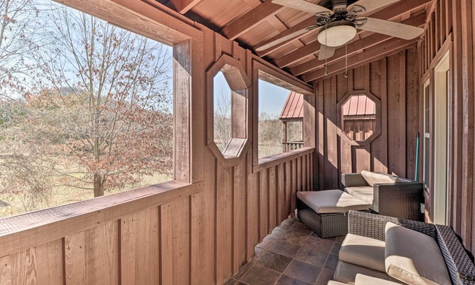 Heber Springs Cabina | Little Red River Cabin: 1 Mi to Sugarloaf Mtn!
