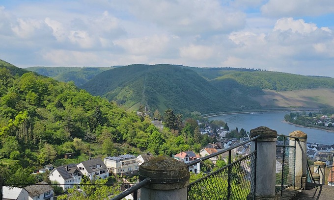 Boppard Apartamento | Little Rhine View Château (Harry): with terrance, river view, mountain view.