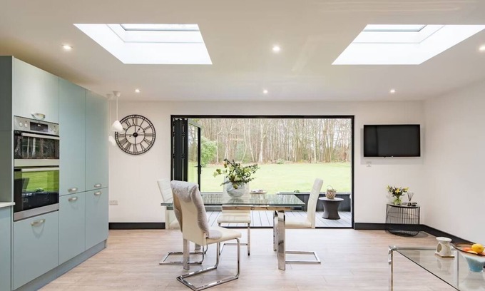 Maidstone Cabaña | Little Seven Oaks is a one bedroom country retreat set in an ancient woodland.