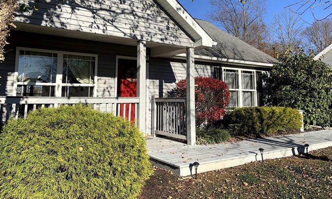 Taylorsville Cabaña | Little Slice of Heaven Cottage-Stunnig View and Hot Tub