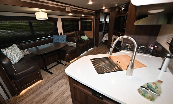 Navarre Alquiler De RV | Little space in the woods.