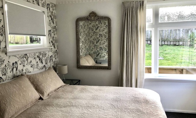 Oamaru Cabaña | Little Sweetie in the Heart of Old Oamaru