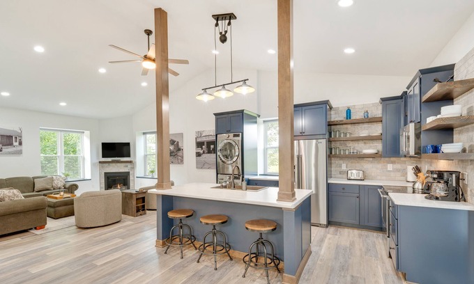 New Glarus Casa | 'Little Swiss Quack's Nest' w/ View in New Glarus!