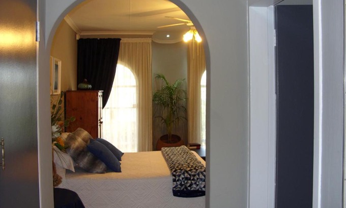 Wingate Park Cama Y Desayuno | Little Umhlanga. Sunflower suite.