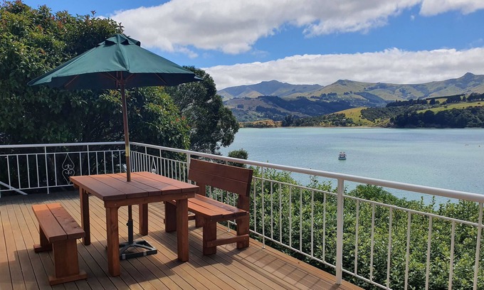 Akaroa Casa | LITTLE UNKNOWN BACH AT TAKA - TAKAMATUA HOLIDAY HOME in Akaroa