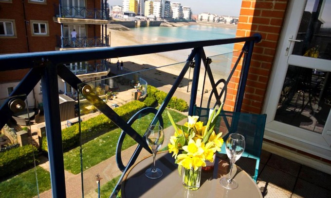 Eastbourne Apartamento | Little Venice by the Sea - balcony & water views