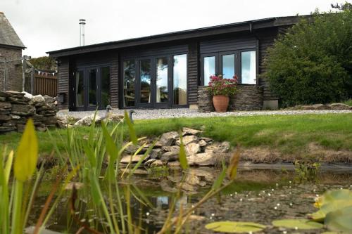 Chillington Chalet De Esquí | Little Well, stunning setting - 2 acres, dogs welcome