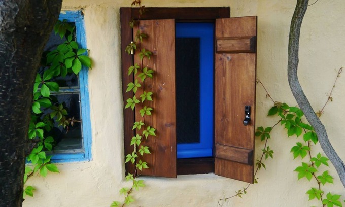 Alonissos Casa | Pequeña casa amarilla con hermosa vista al mar