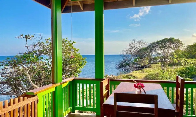 Calabash Bight Cabina | Littte Green House - Oceanfront
