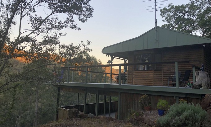 Gunderman Casa | Litttle House en la colina - Vistas al río Hawkesbiry - Con vista al Parque Nacional.