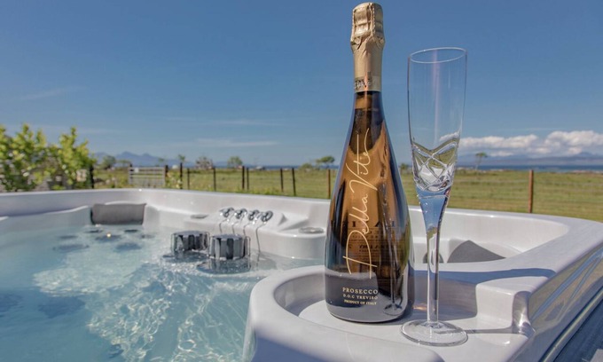 Arisaig Casa | Litua self-catering in Arisaig with stunning sea views, a hot tub & dog-friendly