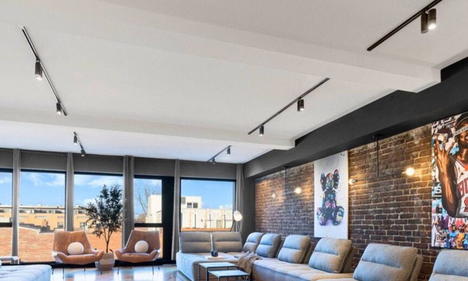 La Petite-Patrie Apartamento | Liv MTL* 60% Off * Plaza 3 Spacious Penthouse | Large Family Retreat + Workers Paradise + Free Street Parking