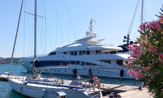 La Spezia Alquiler De Eote | Live a unique experience of sleeping on a sailboat, or take a boat tour