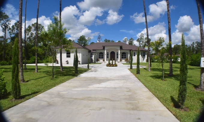 Rural Estates Casa | Live in Luxury in Naples, Brand new home! Peaceful, private and min to Beach.