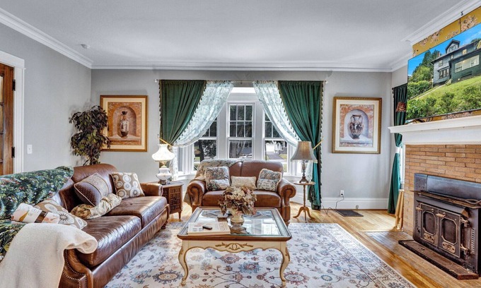 Rochester Casa | Live in sophistication and elegance in your VRBO home