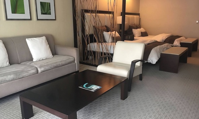 Ludlam Hotel | Live in Style - Miami Awaits You! Relaxing Room w/ Full Kitchen | Hot tub + Spa