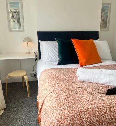 Barry Casa | Live Like a Local in Barry, 4-Bed Home Near the Beach, Dog-Friendly, with all the Gavin & Stacey Charm!