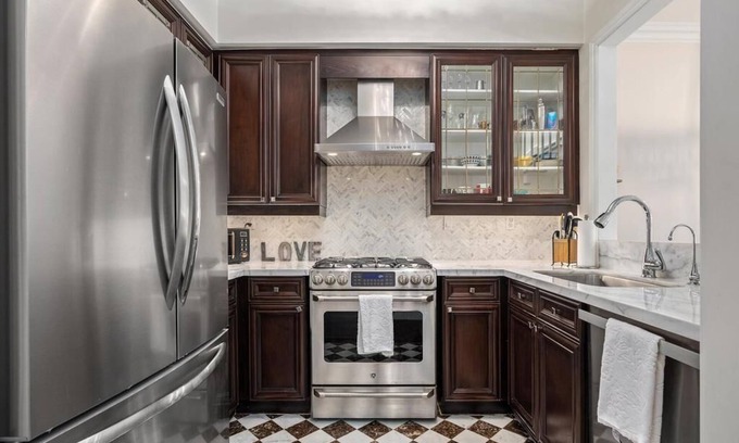 Midtown Toronto Casa | Live Like Royalty Close To Casa Loma