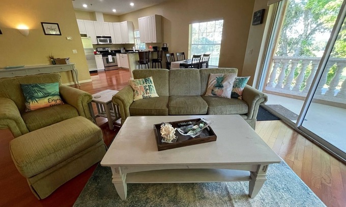 Inverness Condominio | Live Oak Landing Condo at Lakeside G&CC