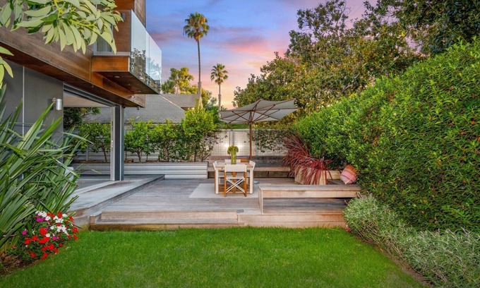 Wilshire Montana Casa | "Live the life" in Gorgeous Modern Luxury 5 Bd in Santa Monica, Walk to ALL!