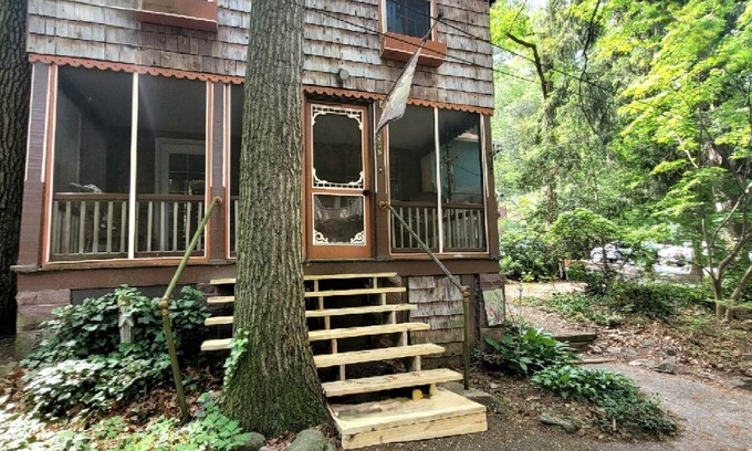 Mount Gretna Heights Cabaña | Insta-Worthy! Funky & Fabulous Cottage with Striking, One-of-a-Kind Design! NEW