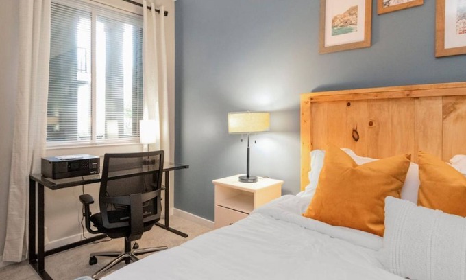 Towson Casa | LIVE*WORK*STAY*HOME | 2 Bedroom in Towson
