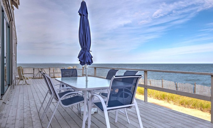 Culloden Shores Casa | Live your best life steps from the beach in this classic Montauk beach house!