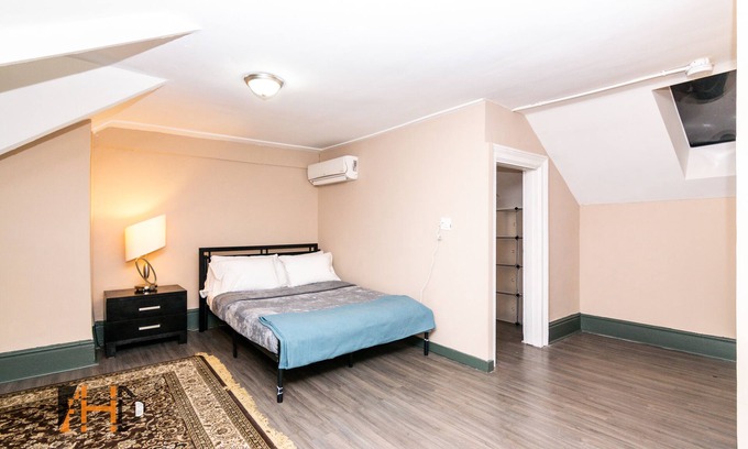Cabbagetown Casa | Lively 3 Bedroom multi-story Apartment in Historic Cabbagetown