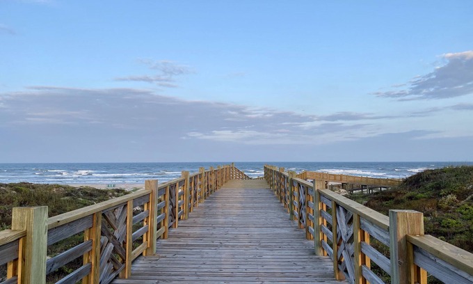 Corpus Christi Condominio | Lively Beach