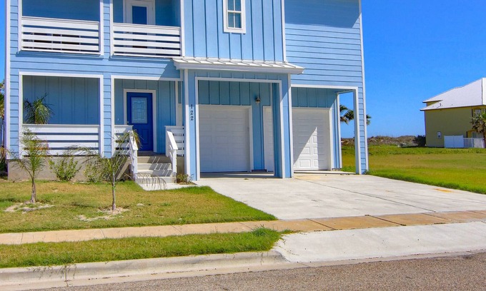 Port Aransas Casa | Livin' On Cloud 9 Ipe122 5 Bedroom Home by Redawning