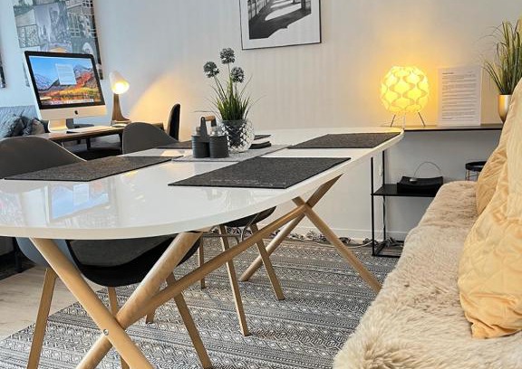 Saarbruecken Apartamento | Living at Saarpartments -AdultsOnly- 2 Bedrooms, Kitchen- Business & Holiday Apartments for Long- and Short term Stay, 3 min to Train-Station, Secure E-Bike Parking!
