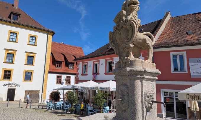 Sulzbach-Rosenberg Apartamento | Living by the Löwenbrunnen