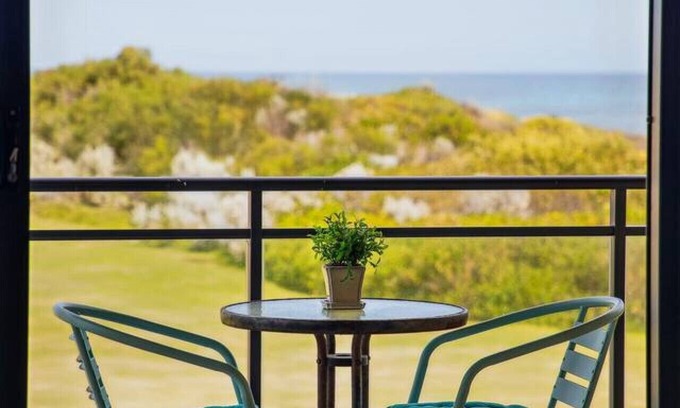 Ledge Point Casa | Living on the Ledge, ocean front